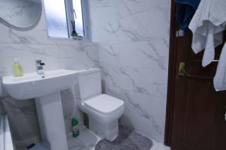 Family House near Farnborough Airport, Free Parking - Hawley - 8