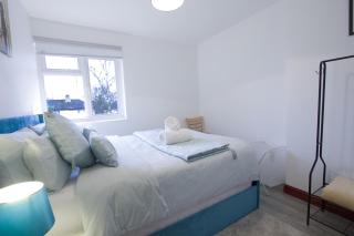 Family House near Farnborough Airport, Free Parking - 5