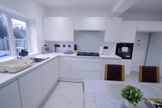 Family House near Farnborough Airport, Free Parking - 3