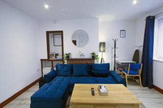 Family House near Farnborough Airport, Free Parking - 9