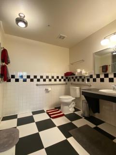 Brunswick Studio 102 - 6