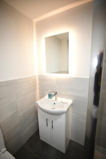 Stylish Liverpool Retreat - 2-Bed with Sofa Bed, Sleeps 6 - Perfect for Families & Friends - Liverpool - 5