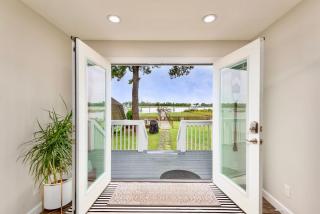 Pier Pleasure Retreat- Waterfront & Private Pier - - 8