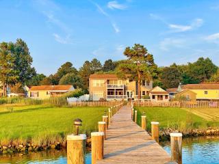 Pier Pleasure Retreat- Waterfront & Private Pier - - 9