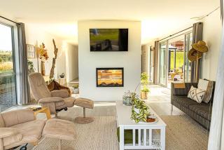 The Hideaway - Waipipi Beach - Couples Retreat - 4