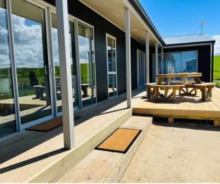 The Hideaway - Waipipi Beach - Couples Retreat - 9