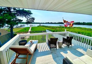 Pier Pleasure Retreat- Waterfront & Private Pier - - 1