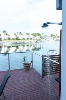 Cosy Waterside Retreat - 8