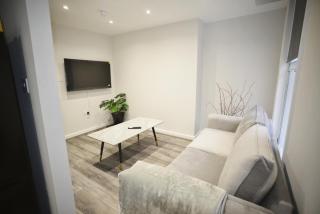 Central Liverpool Gem - Stylish 1-Bed with Sofa Bed, Sleeps 4 - Ideal for Groups & Getaways - Liverpool - 7