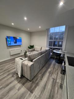 Urban Retreat by LVP Apartments - Spacious 2-Bed, Sleeps 10 - Ideal for Groups - Liverpool - 8