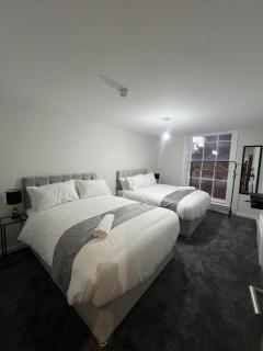 Urban Retreat by LVP Apartments - Spacious 2-Bed, Sleeps 10 - Ideal for Groups - Liverpool - 9