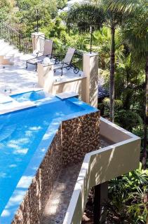 Sophisticated Tropical Villa with Infinity Pool - 4