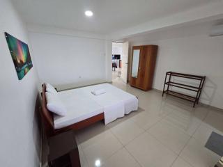 Room in Guest room - Kandy Panoramic MPM Deluxe balcony suit-Aircon4B2 - 7