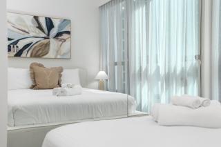 City and Bay View 3BR Apt with Balcony and Wi-Fi - 4