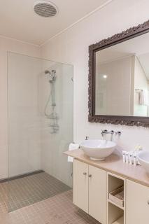 Courtyard on Murphy - 1