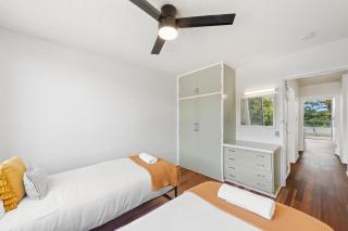 Beachfront Retreat at Burleigh, Breezy and Cosy - 1