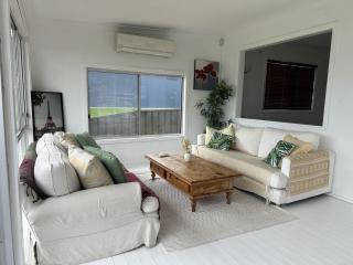 Sea Breeze Escape - Pet-Friendly Escape - Book 3, Pay for 2! - Greenwell Point - 1