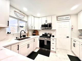 Half ACRE Lux Pool SPA with FIREPIT ARCADE Grill Sleeps 40 - El Cajon - 8