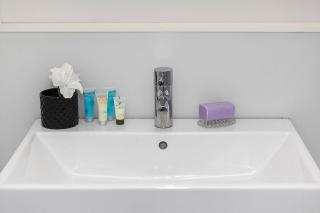 Heart of Windsor Apartments by Ready Set Host - 3