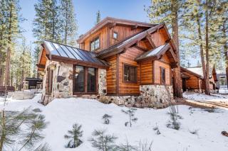 4BR Cabin with Hot Tub – Ultimate Truckee Escape cabin - 0