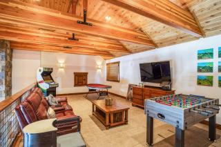 4BR Cabin with Hot Tub – Ultimate Truckee Escape cabin - 7