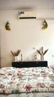 3bhk Grand Party house Prime location with parking - Nova Deli - 8