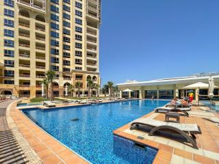 AirDXB - Stylish Relaxing 3-Bedroom Apartment Perfect for Family in Palm Jumeirah - 9