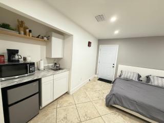 Charming room with Private Entrance in Desirable Area of Port Saint Lucie - Port Saint Lucie - 1