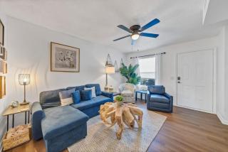 Chic & Modern 2BD Near CAE - West Columbia - 9