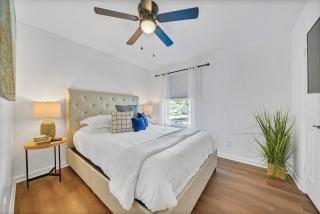 Chic & Modern 2BD Near CAE - West Columbia - 2