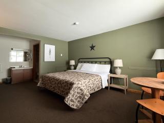 The Trail Inn - Newberry, MI - Formerly Knollwood Inn - 13467 M-28 - Newberry - 9