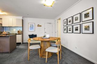Perfectly Styled Urban Retreat in Southbank - 3