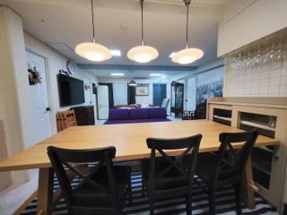 弘大独栋豪华大房间一楼 机场地铁直达 3分钟步行地铁站 Hongdae, Airport Express,metro 3min,Big partyhouse 1st floor - 2