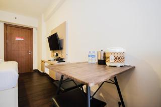 Cozy Living Studio Room at Cinere Resort Apartment By Travelio - 3