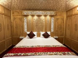 New York Houseboat - Srinagar - 0