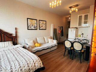 Downtown Beijing - Cosy Apt with queen-size bed - 1