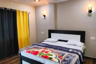 VARANASI HOTEL M O H I T - G U E S T - H O U S E Near Sarnath Buddhist Temple Varanasi - Restaurant and Wi-Fi - Free Parking - fully Air Conditioned hotel at Prime Location BEST GUEST HOUSE IN VARANASI - Varanasi - 5
