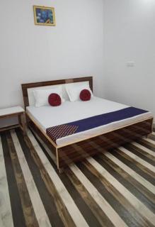 VARANASI PREMIUM HOTEL - K A S H I - N E S T - Near Sarnath Excavated Site - Restaurant and free Wi-Fi - fully Air Conditioned hotel at Prime Location - BEST HOTEL IN VARANASI - Varanasi - 4