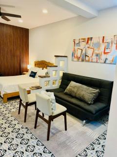 Newly Renovated Studio B1 With Patio Sleeps 4 - 4