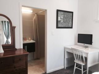 Auckland Bungalow Apartment - 5