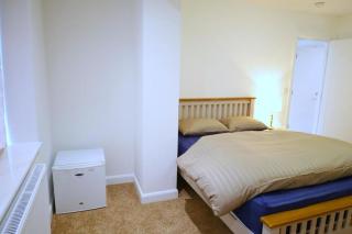 Cozy Ensuite Room 1 - - 7