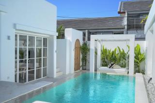 Luxury Helios Villas By Buttonscarves - Canggu - 4