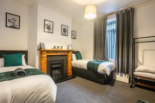 Four Bedrrom House by Brookland Stays Serviced Accommodation Short Lets Sheffield with Free WiFi - Sheffield - 9