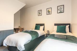 Four Bedrrom House by Brookland Stays Serviced Accommodation Short Lets Sheffield with Free WiFi - Sheffield - 3