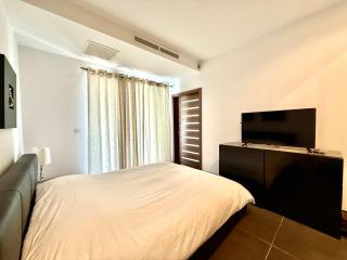 Sliema 1BDR Apartment with Pool Access and off Seafront - 1