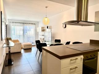 Sliema 1BDR Apartment with Pool Access and off Seafront - 7