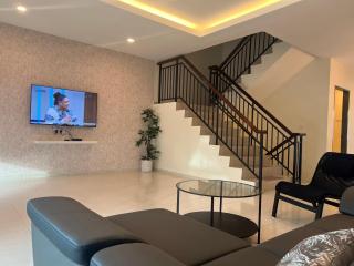Omari 2 Marina Island Homestay Lumut - Lumut - 9