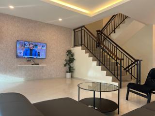 Omari 2 Marina Island Homestay Lumut - Lumut - 7