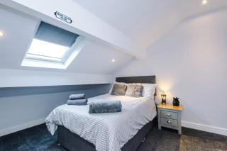 Spacious & Elegant 4 Bedroom, Bury Town Centre - Bury - 9