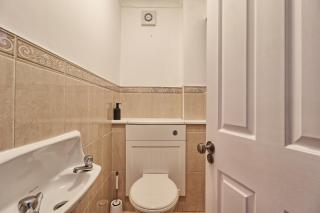 Basildon - 5 Bedrooms - 9 Beds - Sleeps 9 Guests - Long Term Stays - Business - Contractors - Families - Leisure - Nevendon - 5